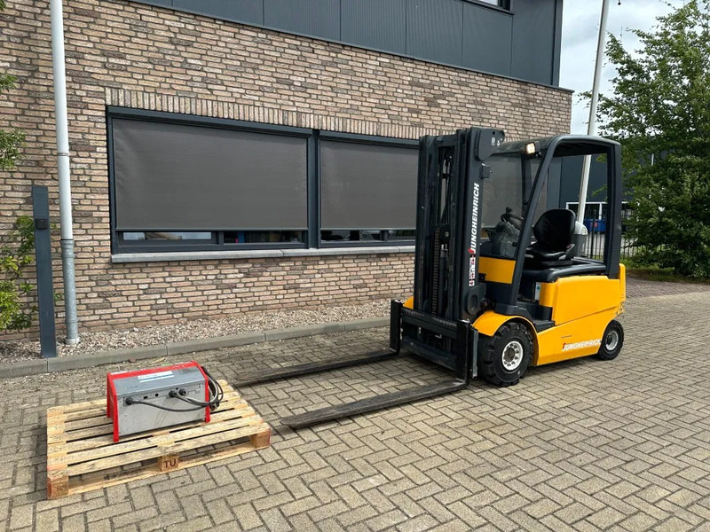 Jungheinrich EFG 425 K 2.5 ton Triplex Freelift Sideshift Elektra Heftruck - رافعة شوكية كهربائية: صورة 4 Jungheinrich EFG 425 K 2.5 ton Triplex Freelift Sideshift Elektra Heftruck - رافعة شوكية كهربائية: صورة 4