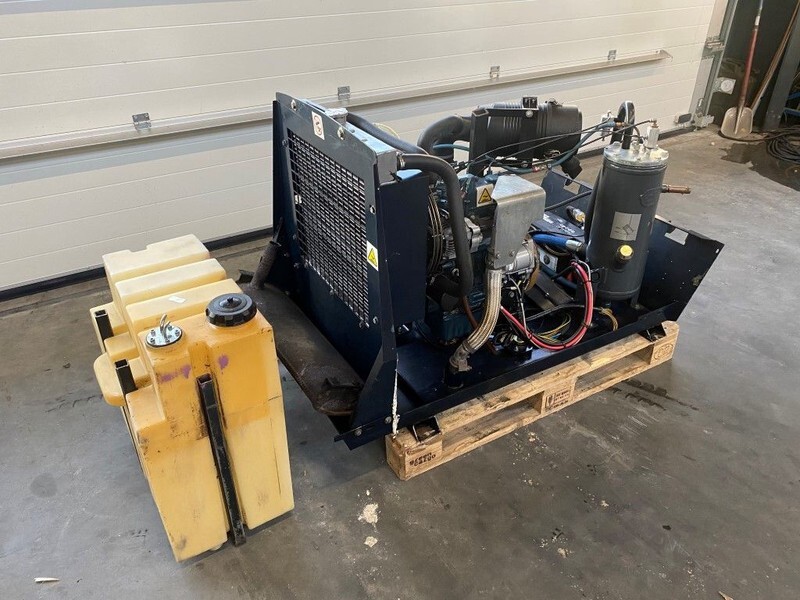Kubota D1105 Sullair 15.5 kW 7 bar diesel schroefcompressor - الضاغط: صورة 2 Kubota D1105 Sullair 15.5 kW 7 bar diesel schroefcompressor - الضاغط: صورة 2