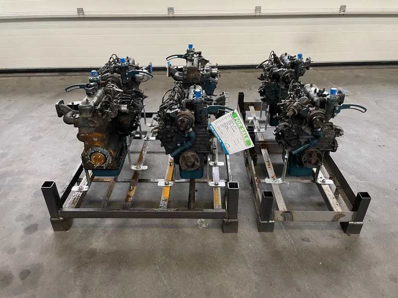 Kubota D722 dieselmotor 3 cilinder 18 PK (4stuks!) - محرك - معدات المناولة: صورة 2 Kubota D722 dieselmotor 3 cilinder 18 PK (4stuks!) - محرك - معدات المناولة: صورة 2