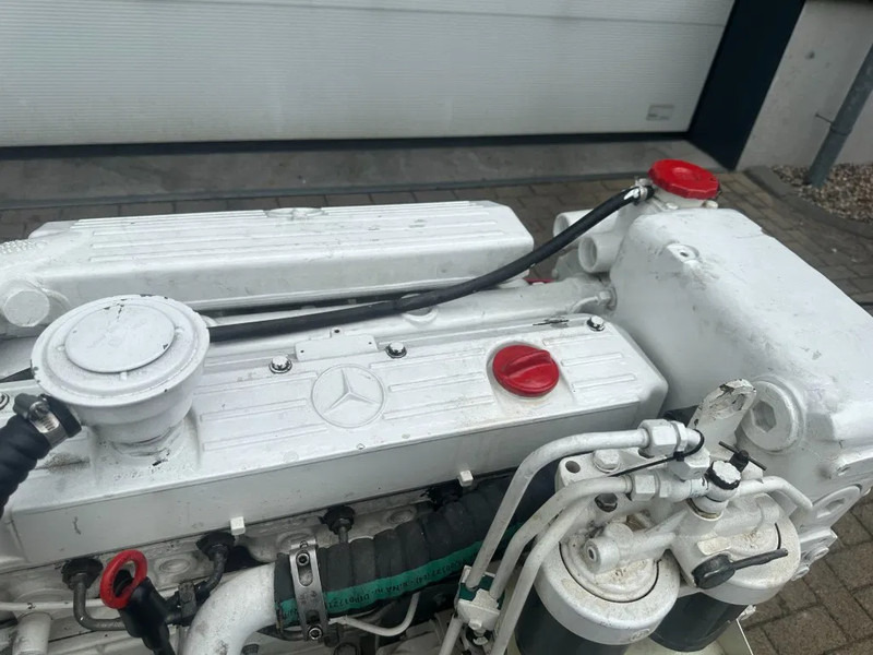 MTU 6R 099 Mercedes Benz OM 366 A 96 kVA Marine generatorset - مجموعة المولدات: صورة 3 MTU 6R 099 Mercedes Benz OM 366 A 96 kVA Marine generatorset - مجموعة المولدات: صورة 3