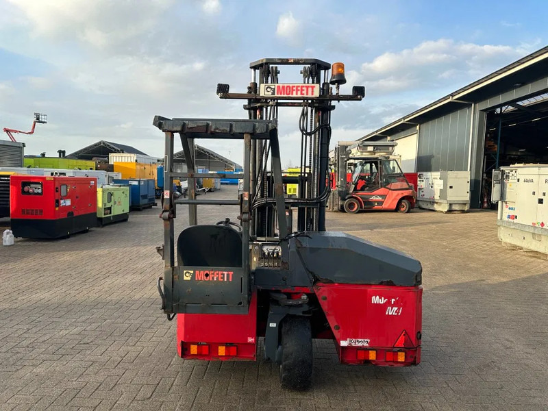 Moffett M4 20.1 Kubota Diesel Kooiaap 2 ton Sideshift Positioner Meeneemheftruck - رافعة شوكية مثبتة على شاحنة: صورة 3 Moffett M4 20.1 Kubota Diesel Kooiaap 2 ton Sideshift Positioner Meeneemheftruck - رافعة شوكية مثبتة على شاحنة: صورة 3