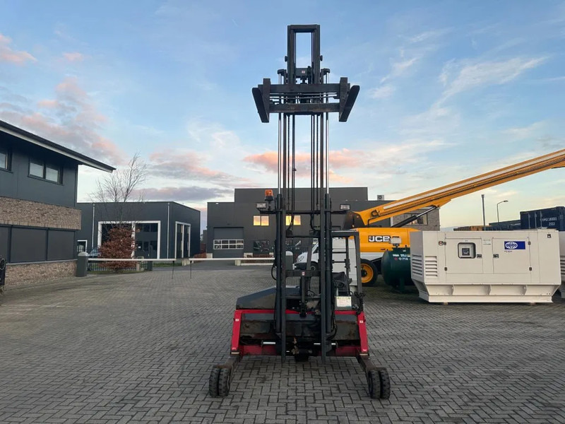 Moffett M4 20.1 Kubota Diesel Kooiaap 2 ton Sideshift Positioner Meeneemheftruck - رافعة شوكية مثبتة على شاحنة: صورة 3 Moffett M4 20.1 Kubota Diesel Kooiaap 2 ton Sideshift Positioner Meeneemheftruck - رافعة شوكية مثبتة على شاحنة: صورة 3