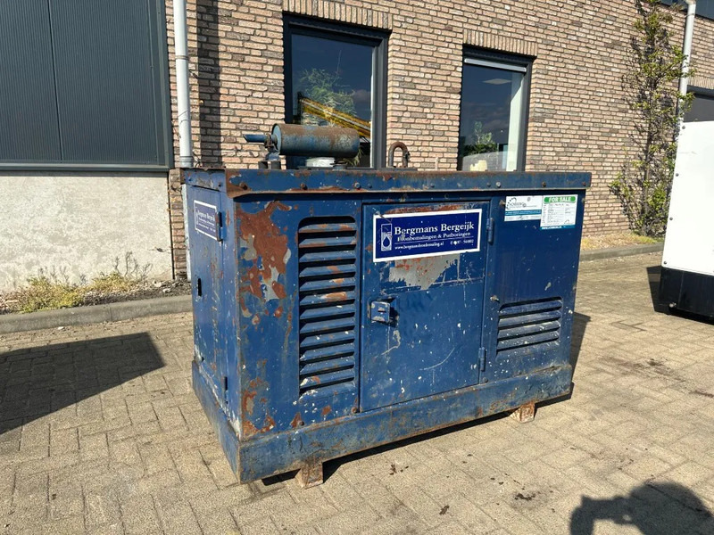 مجموعة المولدات Perkins 130.13 Mecc Alte Spa 10 kVA Silent generatorset: صورة 6