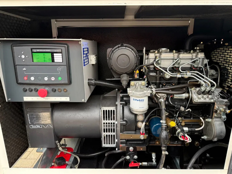 Perkins 403A-15 Mecc Alte Spa 17 kVA Silent generatorset as New ! 250 hours ! - مجموعة المولدات: صورة 2 Perkins 403A-15 Mecc Alte Spa 17 kVA Silent generatorset as New ! 250 hours ! - مجموعة المولدات: صورة 2