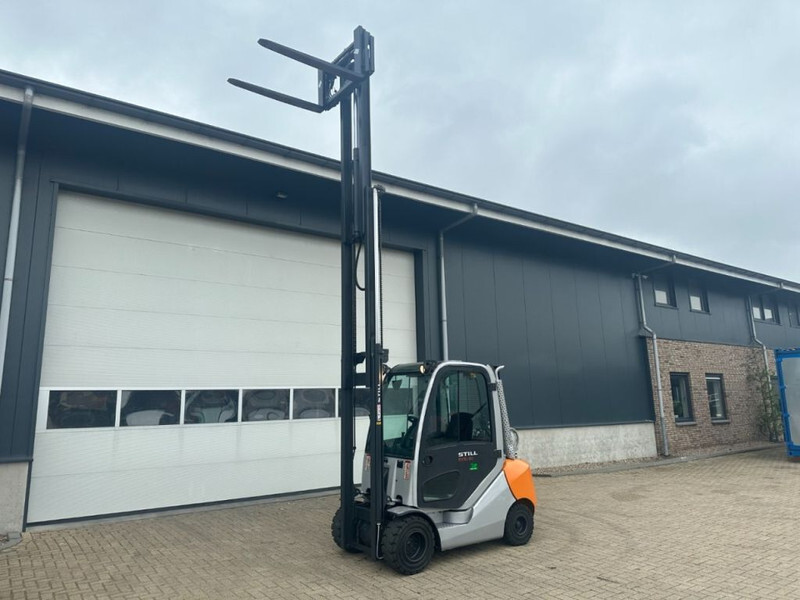 Still RX70-30T 3 ton Triplex Freelift Sideshift LPG Heftruck - رافعة شوكية تعمل بالغاز: صورة 4 Still RX70-30T 3 ton Triplex Freelift Sideshift LPG Heftruck - رافعة شوكية تعمل بالغاز: صورة 4