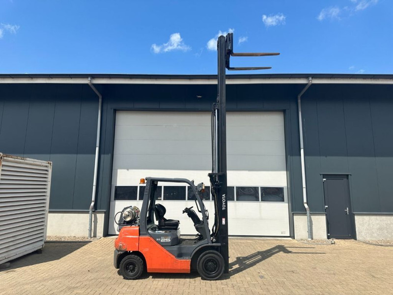 Toyota 2.5 ton Tonero 25 Triplex Freelift Sideshift LPG Heftruck - رافعة شوكية تعمل بالغاز: صورة 3 Toyota 2.5 ton Tonero 25 Triplex Freelift Sideshift LPG Heftruck - رافعة شوكية تعمل بالغاز: صورة 3