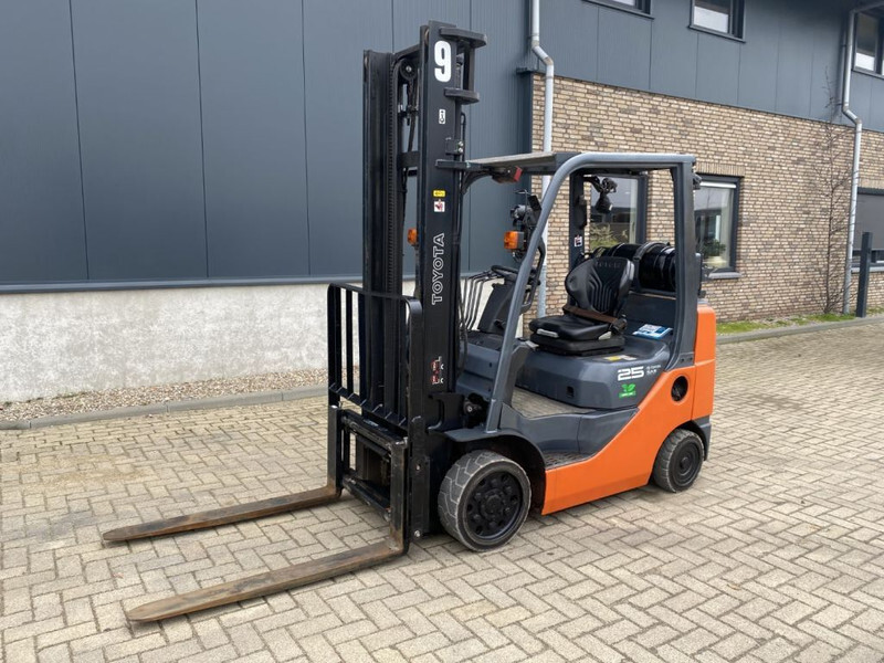 Toyota 8FGCU25 2.5 ton Duplex Sideshift LPG Heftruck - رافعة شوكية تعمل بالغاز: صورة 3 Toyota 8FGCU25 2.5 ton Duplex Sideshift LPG Heftruck - رافعة شوكية تعمل بالغاز: صورة 3