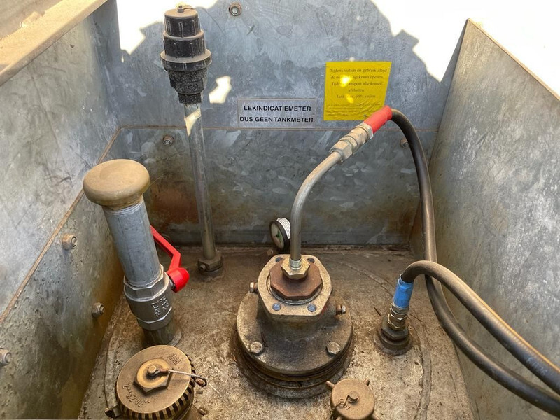 Dieseltank Rietberg 1000 liter Dieseltank Gegalvaniseerd - خزان تخزين: صورة 4 Dieseltank Rietberg 1000 liter Dieseltank Gegalvaniseerd - خزان تخزين: صورة 4