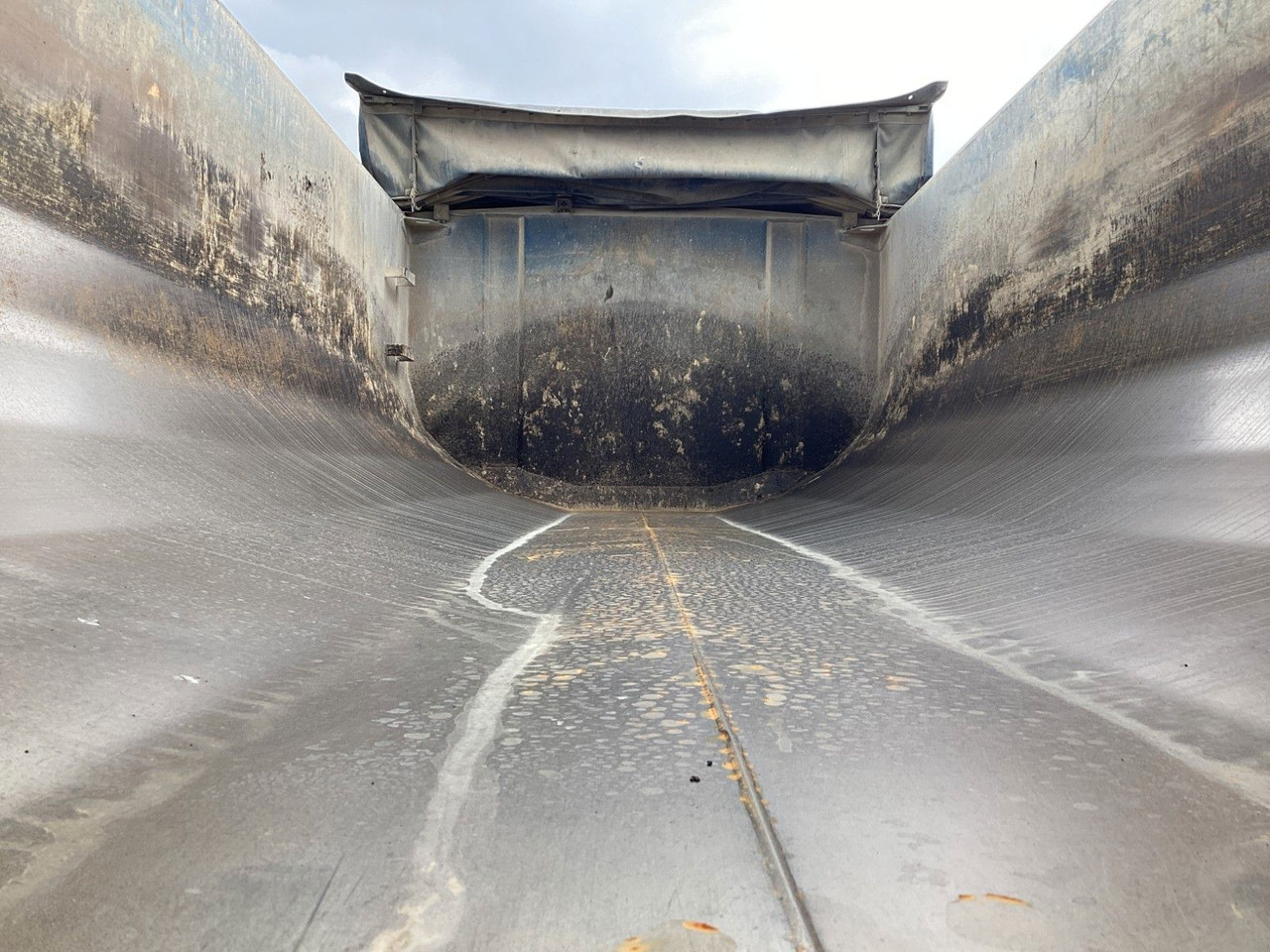 MAN TGS 35.510 Carnehl Thermomulde Asphalt 16,5m³ - شاحنة قلاب: صورة 5 MAN TGS 35.510 Carnehl Thermomulde Asphalt 16,5m³ - شاحنة قلاب: صورة 5