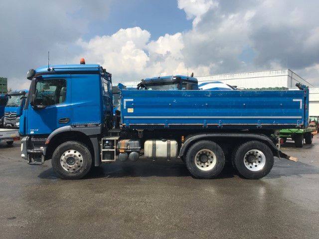 Mercedes-Benz Arocs 2643 6x4 Retarder Meiller 3-Seiten AHK Bet - شاحنة قلاب: صورة 2 Mercedes-Benz Arocs 2643 6x4 Retarder Meiller 3-Seiten AHK Bet - شاحنة قلاب: صورة 2