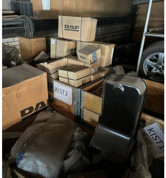 DAF diverse NOS oude voorraad nieuwe delen - طوق الرأس - شاحنة: صورة 1 DAF diverse NOS oude voorraad nieuwe delen - طوق الرأس - شاحنة: صورة 1