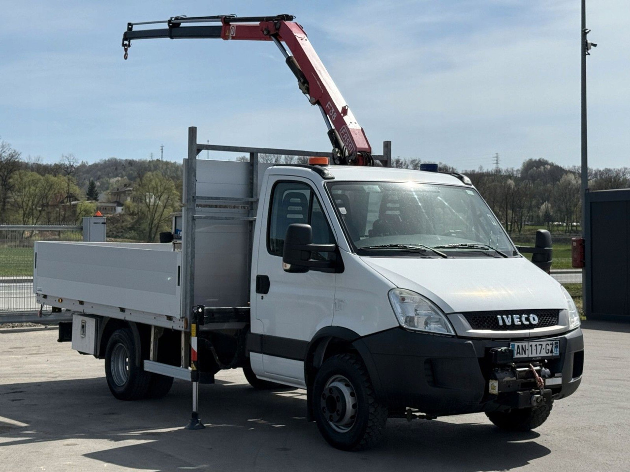 Iveco Daily 65C14 Pritsche 3,75 m FASSI F38 A.22 - شاحنة مفتوحة: صورة 2 Iveco Daily 65C14 Pritsche 3,75 m FASSI F38 A.22 - شاحنة مفتوحة: صورة 2