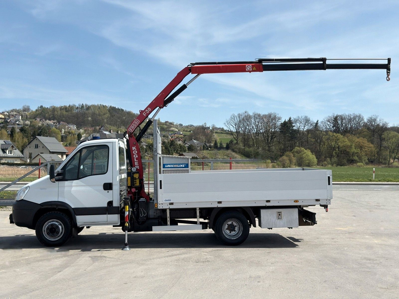 Iveco Daily 65C14 Pritsche 3,75 m FASSI F38 A.22 - شاحنة مفتوحة: صورة 3 Iveco Daily 65C14 Pritsche 3,75 m FASSI F38 A.22 - شاحنة مفتوحة: صورة 3