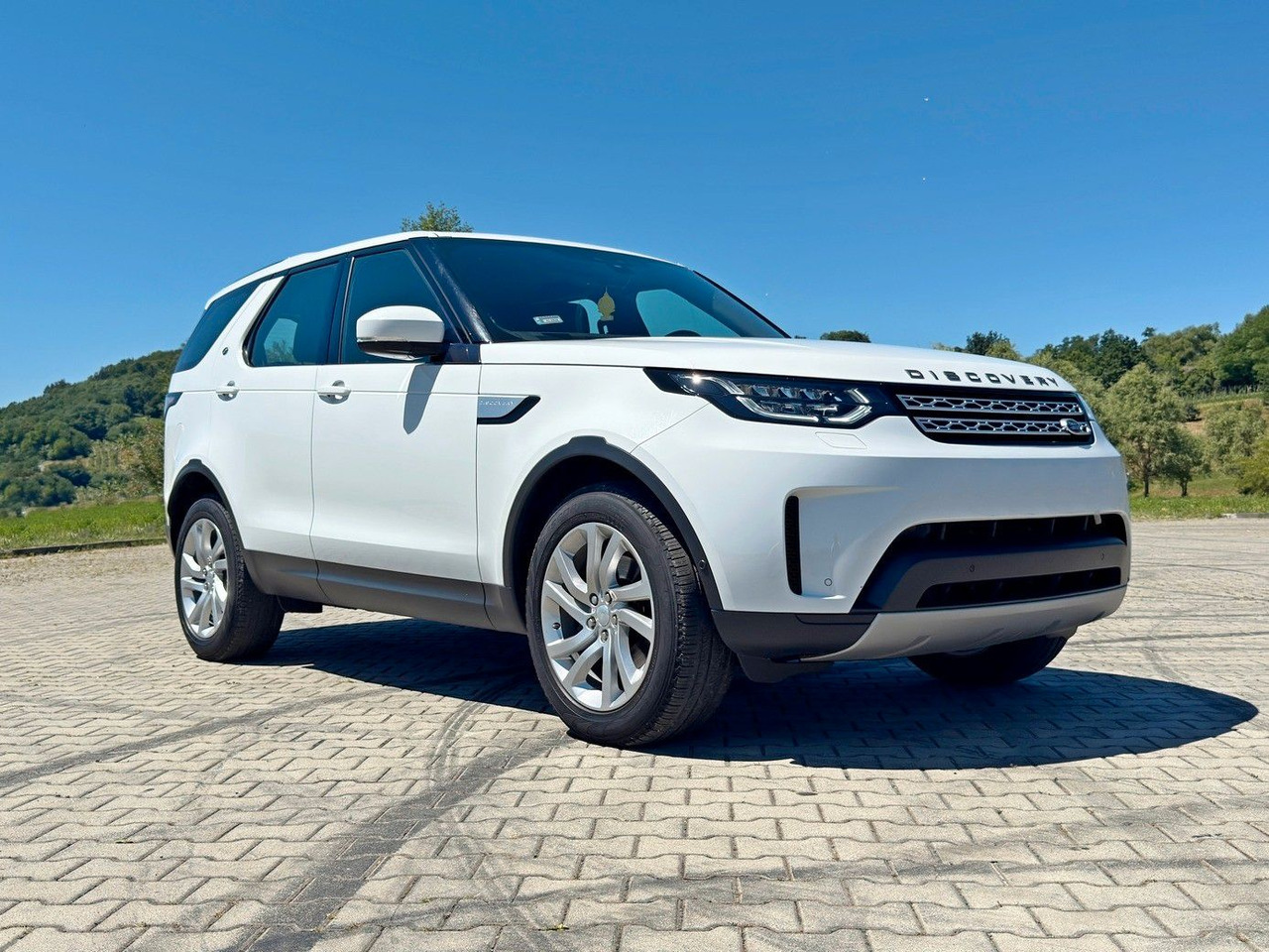Land Rover Discovery - سيارة دفع رباعي: صورة 1 Land Rover Discovery - سيارة دفع رباعي: صورة 1