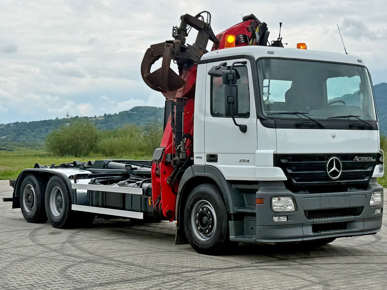 Mercedes-Benz ACTROS 2541 * ABROLLKIPPER * EPSILON E140Z81*TOP - شاحنة ذات خطاف, شاحنة كرين: صورة 3 Mercedes-Benz ACTROS 2541 * ABROLLKIPPER * EPSILON E140Z81*TOP - شاحنة ذات خطاف, شاحنة كرين: صورة 3