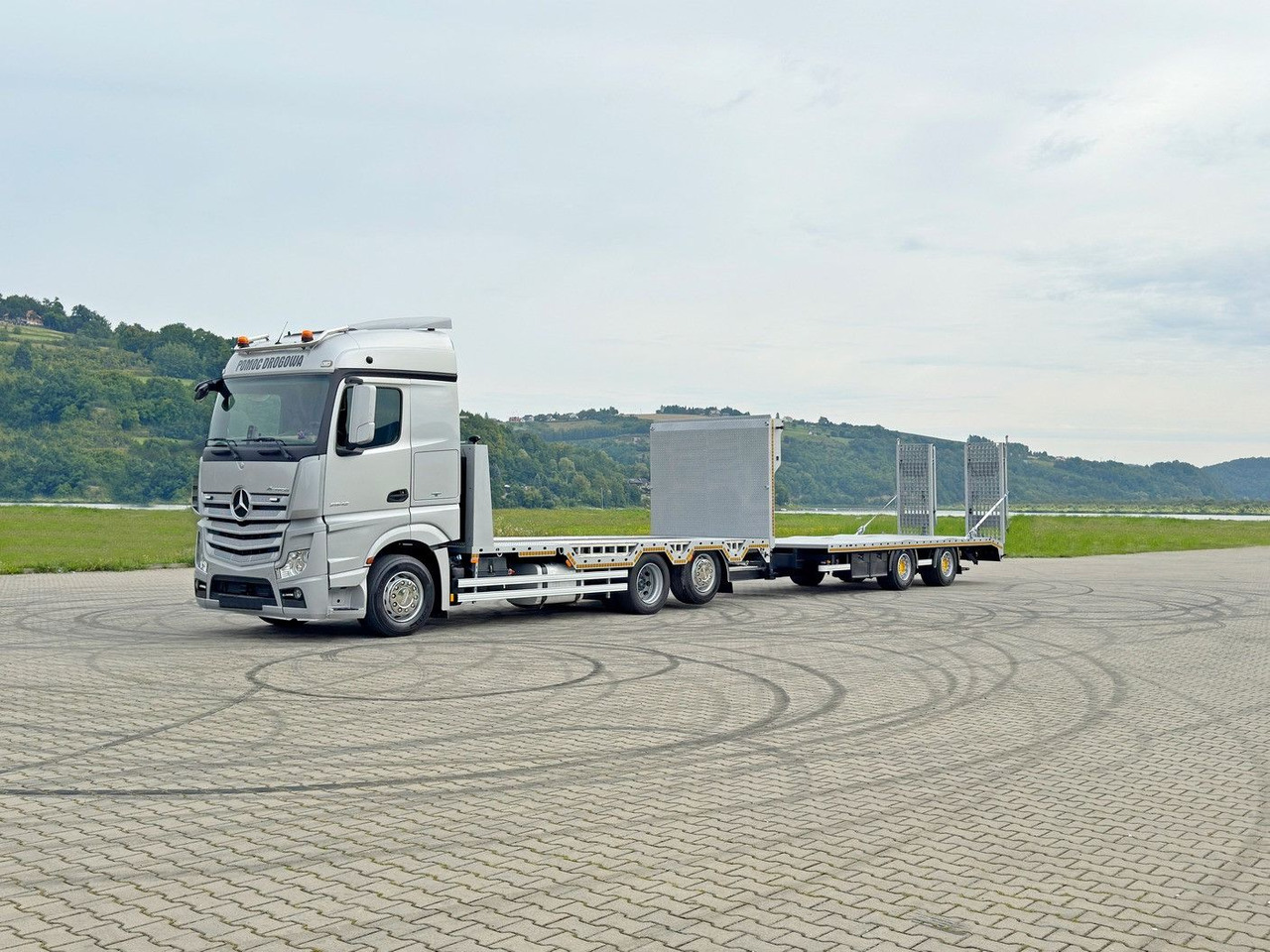 Mercedes-Benz ACTROS 2542 *ABSCHLEPPWAGEN 8,50m+Anhänger 7,32m - شاحنة سحب: صورة 1 Mercedes-Benz ACTROS 2542 *ABSCHLEPPWAGEN 8,50m+Anhänger 7,32m - شاحنة سحب: صورة 1
