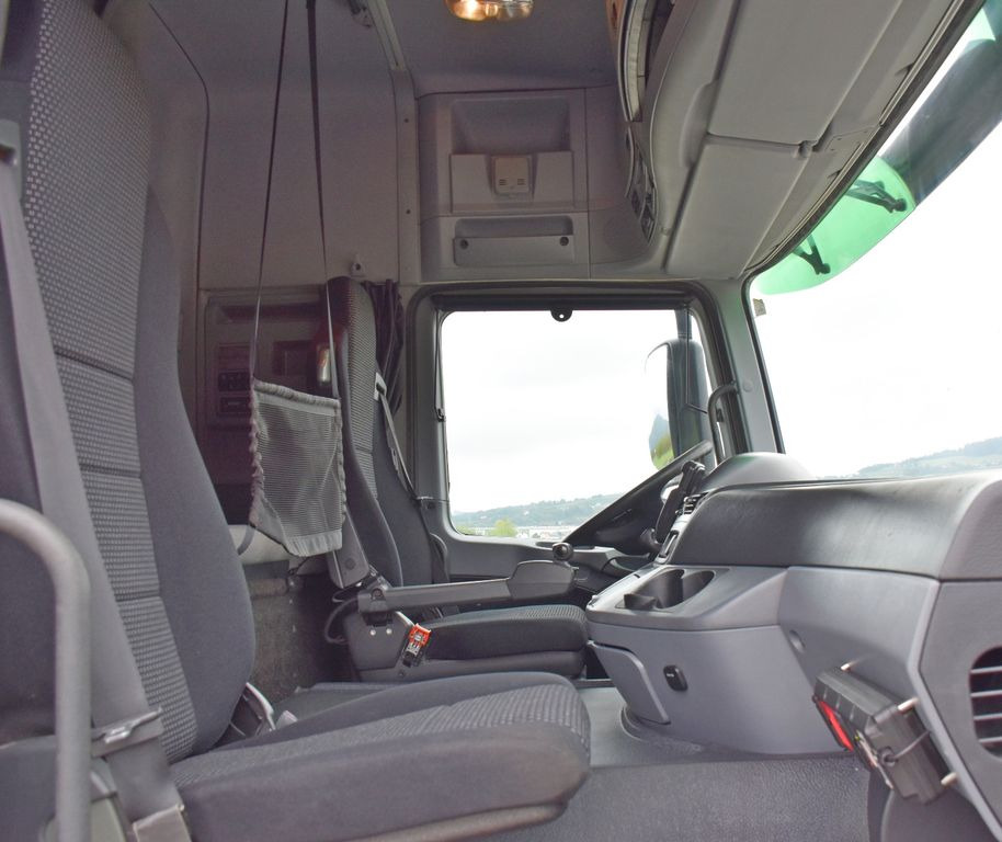 Interior photo 1: شاحنة كرين, شاحنات مسطحة Mercedes-Benz ACTROS 2544 * HIAB 377 E - 8 HIPRO + FUNK* TOP Mercedes-Benz ACTROS 2544 * HIAB 377 E - 8 HIPRO + FUNK* TOP