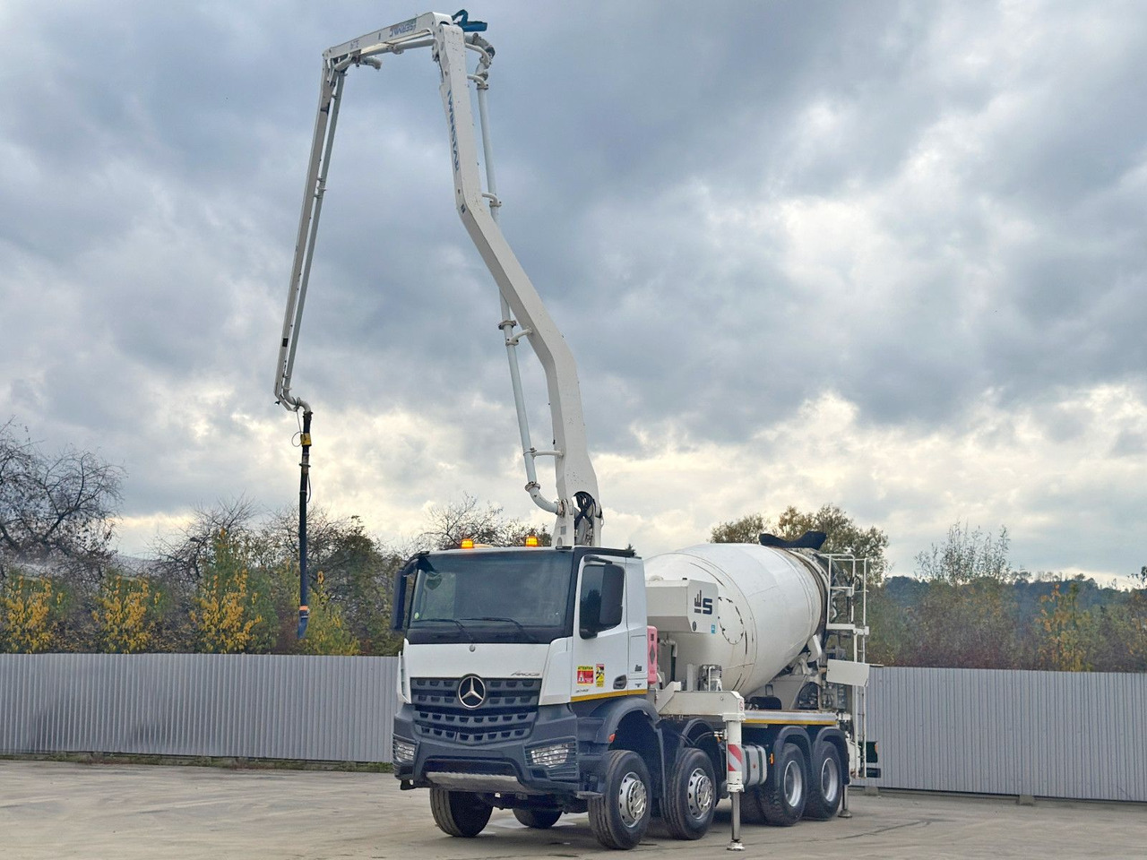 Mercedes-Benz AROCS 3743 * Betonpumpe + FUNK * 8x4 * TOP - مضخة خرسانة: صورة 4 Mercedes-Benz AROCS 3743 * Betonpumpe + FUNK * 8x4 * TOP - مضخة خرسانة: صورة 4
