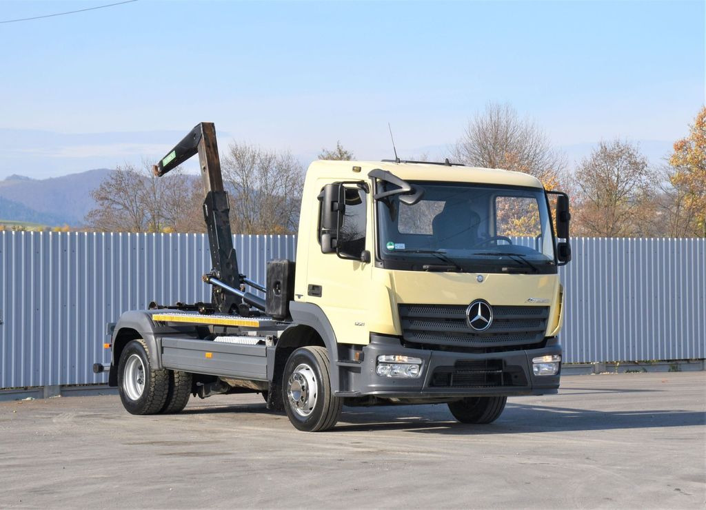 Mercedes-Benz ATEGO 1221 * ABROLLKIPPER * TOPZUSTAND Mercedes-Benz ATEGO 1221 * ABROLLKIPPER * TOPZUSTAND - شاحنة ذات خطاف, شاحنة كرين: صورة 1 Mercedes-Benz ATEGO 1221 * ABROLLKIPPER * TOPZUSTAND Mercedes-Benz ATEGO 1221 * ABROLLKIPPER * TOPZUSTAND - شاحنة ذات خطاف, شاحنة كرين: صورة 1
