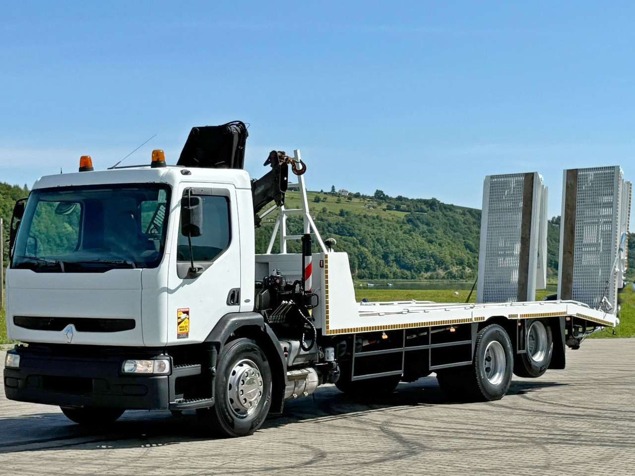 Renault KERAX 320 DCI* ABSCHLEPPWAGEN 7,35m + HIAB 140A - شاحنة سحب: صورة 5 Renault KERAX 320 DCI* ABSCHLEPPWAGEN 7,35m + HIAB 140A - شاحنة سحب: صورة 5