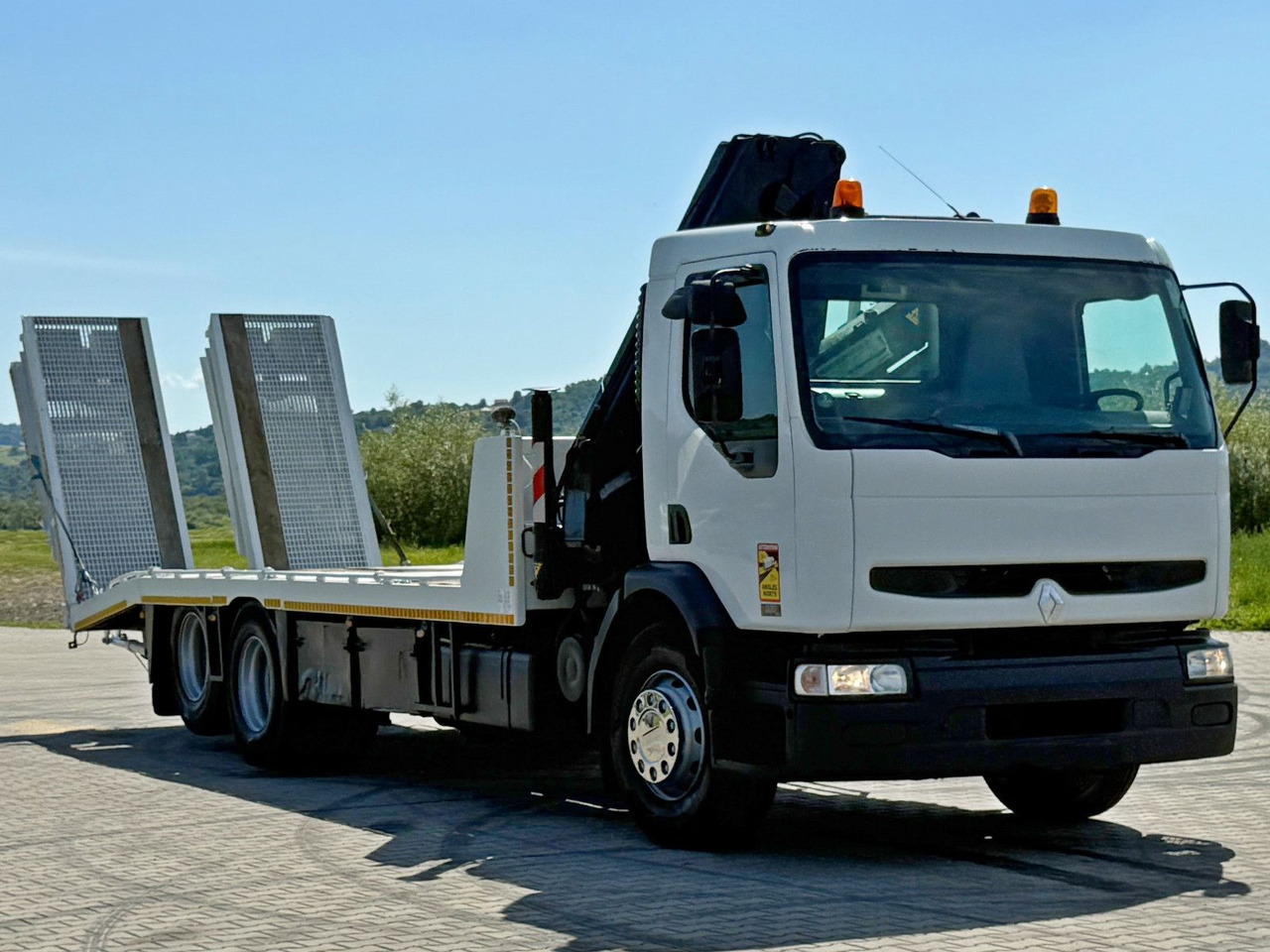 Renault KERAX 320 DCI* ABSCHLEPPWAGEN 7,35m + HIAB 140A - شاحنة سحب: صورة 4 Renault KERAX 320 DCI* ABSCHLEPPWAGEN 7,35m + HIAB 140A - شاحنة سحب: صورة 4