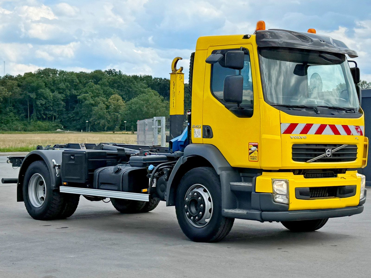 Volvo FL 240 * Abrollkipper * HMF 270 K2 * TOPZUSTAND - شاحنة ذات خطاف: صورة 3 Volvo FL 240 * Abrollkipper * HMF 270 K2 * TOPZUSTAND - شاحنة ذات خطاف: صورة 3