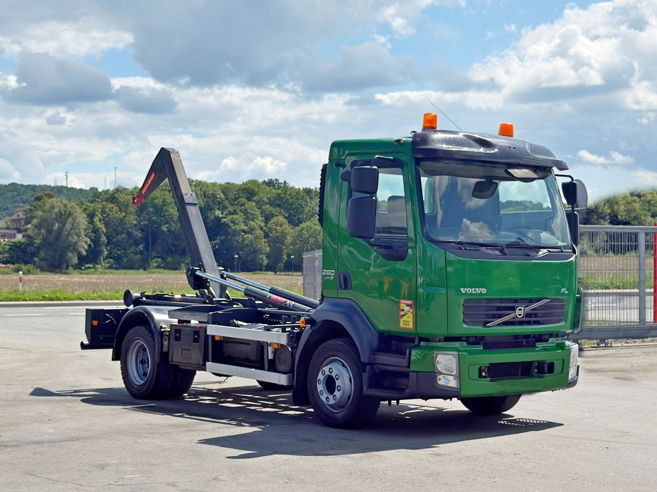Volvo FL 280 * Abrollkipper * TOPZUSTAND - شاحنة ذات خطاف: صورة 2 Volvo FL 280 * Abrollkipper * TOPZUSTAND - شاحنة ذات خطاف: صورة 2