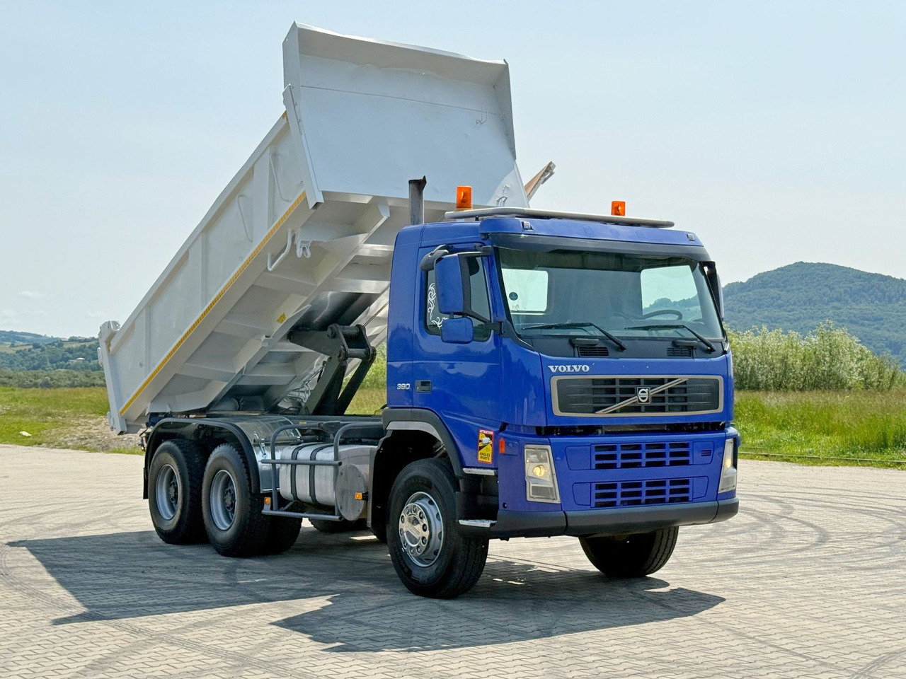 Volvo FM 380 Kipper 5,20 m + BORDMATIC / 6x4 - شاحنة قلاب, شاحنة كرين: صورة 1 Volvo FM 380 Kipper 5,20 m + BORDMATIC / 6x4 - شاحنة قلاب, شاحنة كرين: صورة 1