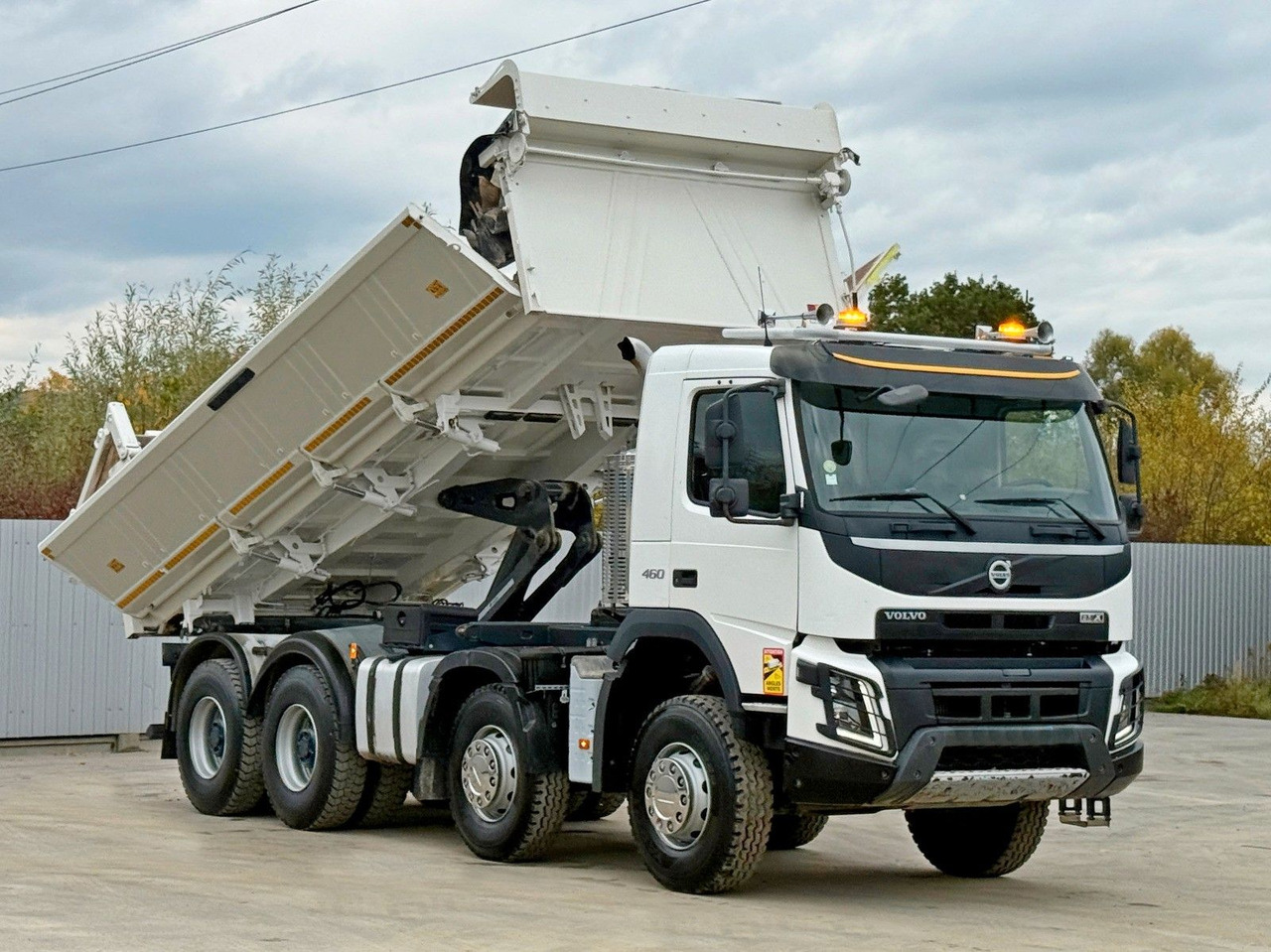 Volvo FMX 460 Kipper * BORDMATIC * 8x4 * TOPZUSTAND - شاحنة قلاب: صورة 1 Volvo FMX 460 Kipper * BORDMATIC * 8x4 * TOPZUSTAND - شاحنة قلاب: صورة 1