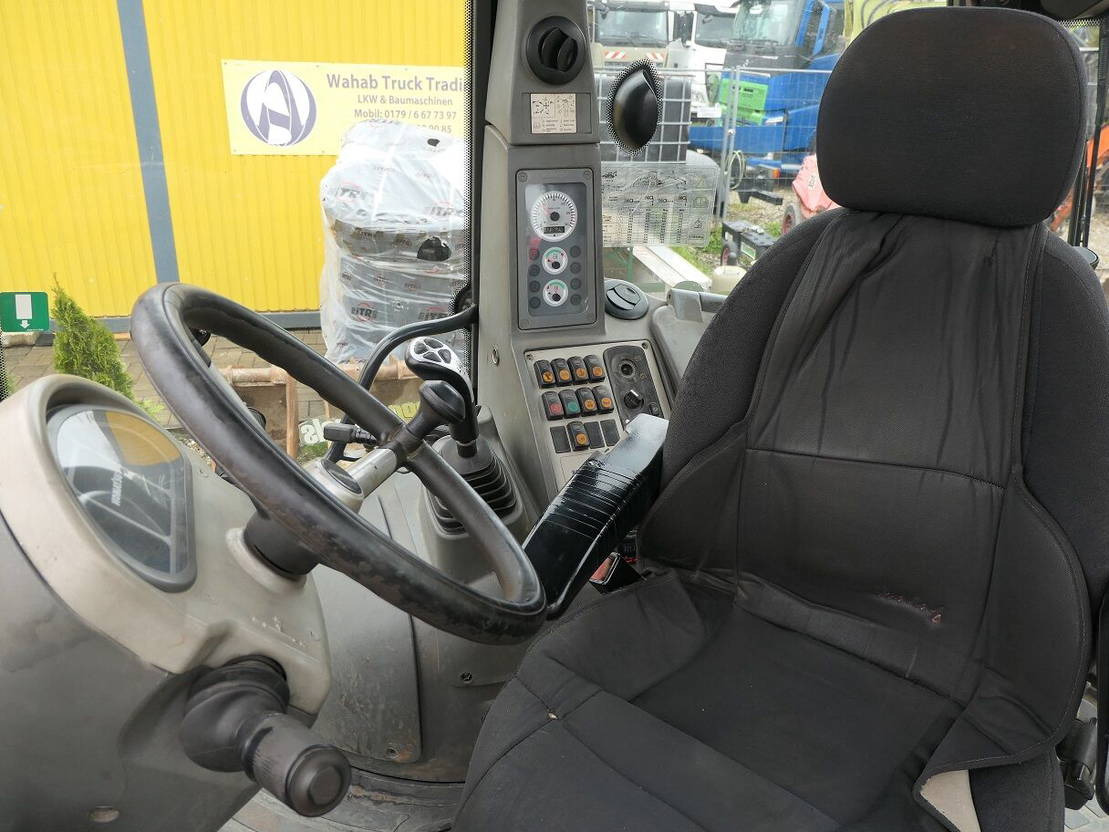 جرافة حفار Komatsu WB 97-5: صورة 8