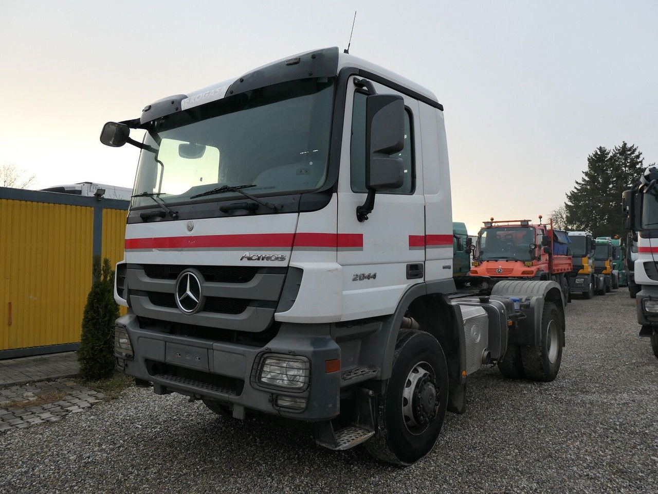 Mercedes-Benz Actros 2044 - وحدة جر: صورة 1 Mercedes-Benz Actros 2044 - وحدة جر: صورة 1