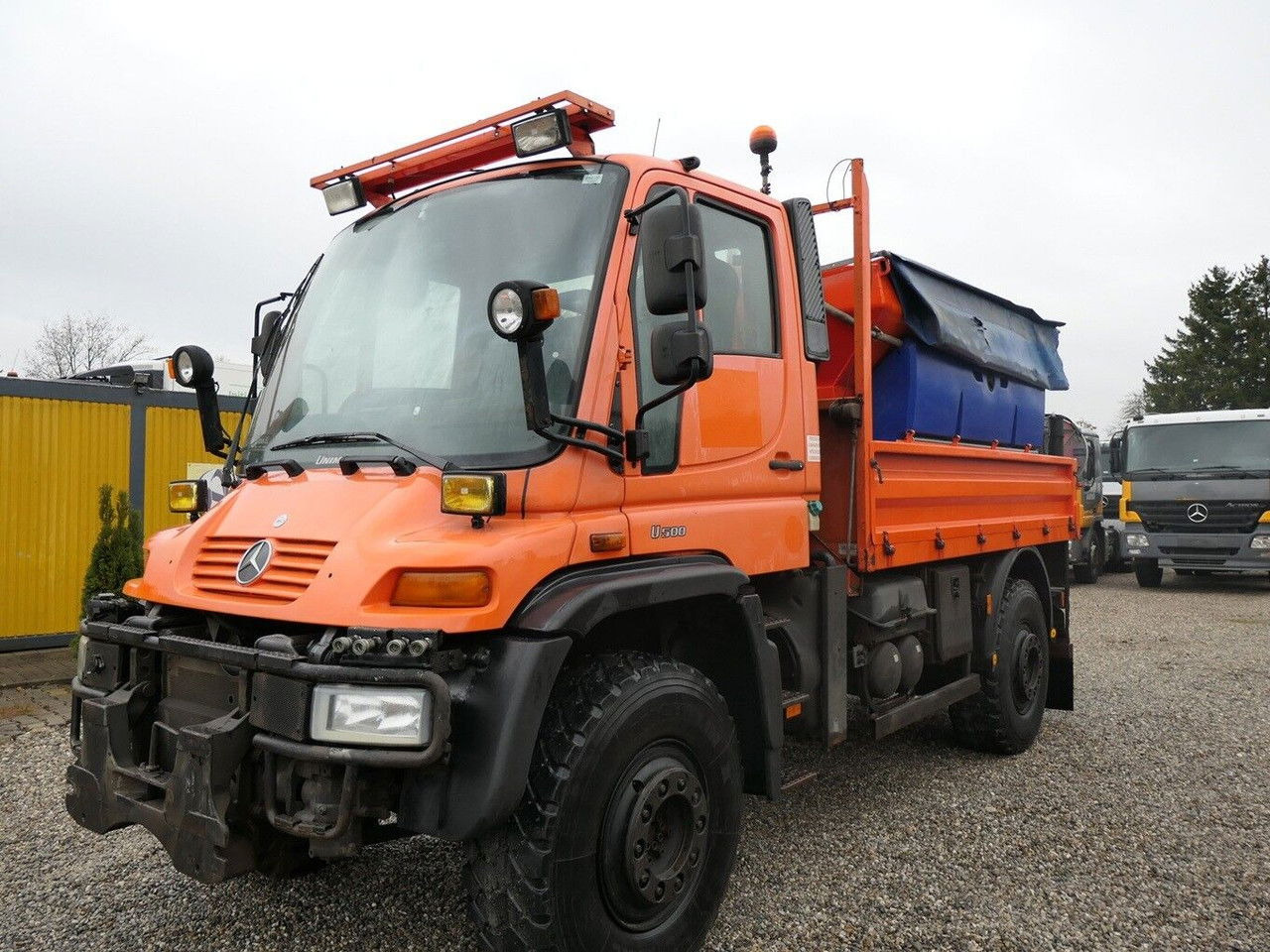 Mercedes-Benz Unimog U500 - جرافة ثلج: صورة 1 Mercedes-Benz Unimog U500 - جرافة ثلج: صورة 1
