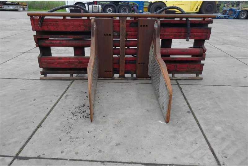 BOLZONI AURAMO P-1000LSE Bale Clamp - ملحق - معدات المناولة: صورة 1 BOLZONI AURAMO P-1000LSE Bale Clamp - ملحق - معدات المناولة: صورة 1