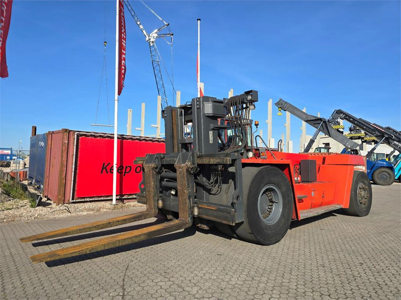 Kalmar DCE330 RoRo - رافعة شوكية ديزل: صورة 4 Kalmar DCE330 RoRo - رافعة شوكية ديزل: صورة 4