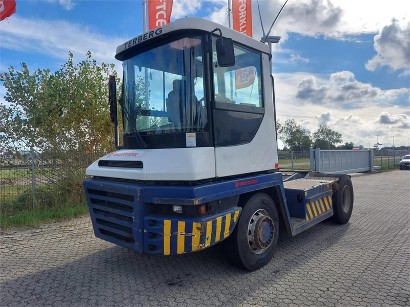 Terberg RT283 4x4 - جرار المحطة: صورة 2 Terberg RT283 4x4 - جرار المحطة: صورة 2