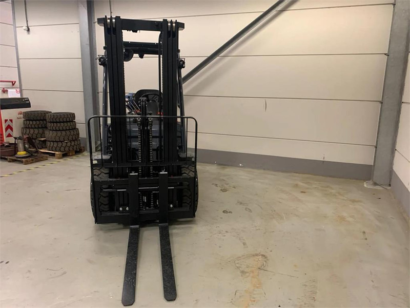 Toyota 02-8FGF30 - رافعة شوكية تعمل بالغاز: صورة 5 Toyota 02-8FGF30 - رافعة شوكية تعمل بالغاز: صورة 5