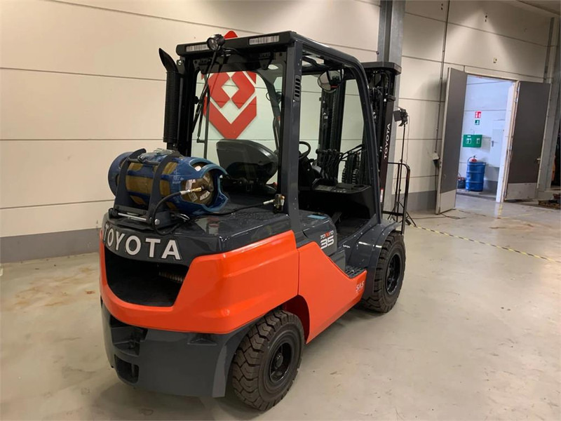 Toyota 02-8FGJF35 - رافعة شوكية تعمل بالغاز: صورة 3 Toyota 02-8FGJF35 - رافعة شوكية تعمل بالغاز: صورة 3