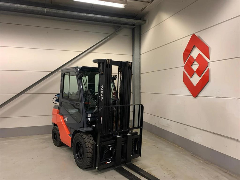 Toyota 02-8FGJF35 - رافعة شوكية تعمل بالغاز: صورة 3 Toyota 02-8FGJF35 - رافعة شوكية تعمل بالغاز: صورة 3