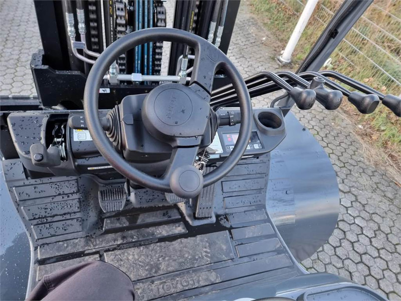 رافعة شوكية ديزل Toyota 8FD70F: صورة 12