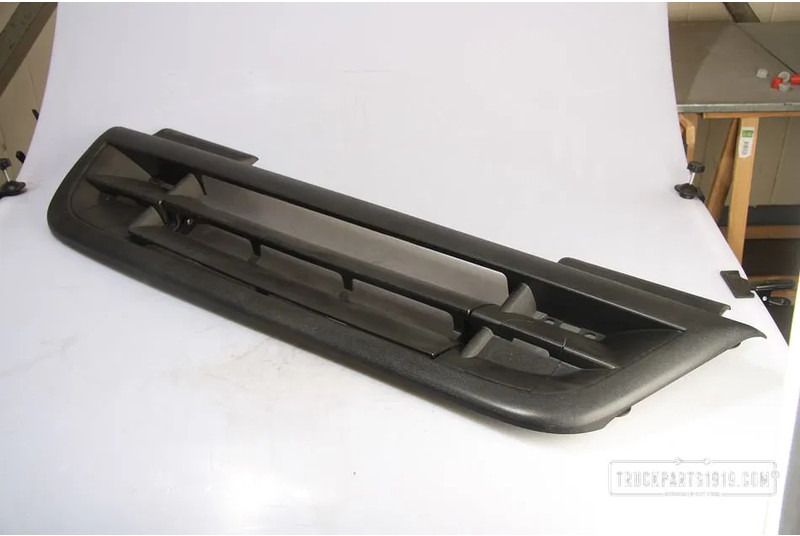 DAF 1375567 Grille onder CF85 - شبكة أمامية - شاحنة: صورة 1 DAF 1375567 Grille onder CF85 - شبكة أمامية - شاحنة: صورة 1