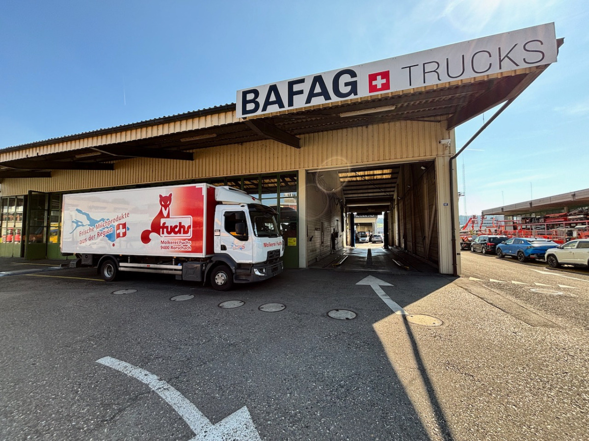 RENAULT D12.240 - شاحنة الفريزر: صورة 2 RENAULT D12.240 - شاحنة الفريزر: صورة 2