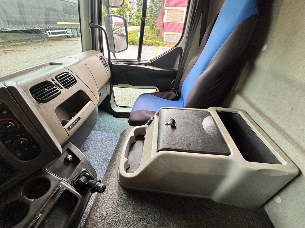 RENAULT Midlum 220-12EL - شاحنة الفريزر: صورة 5 RENAULT Midlum 220-12EL - شاحنة الفريزر: صورة 5