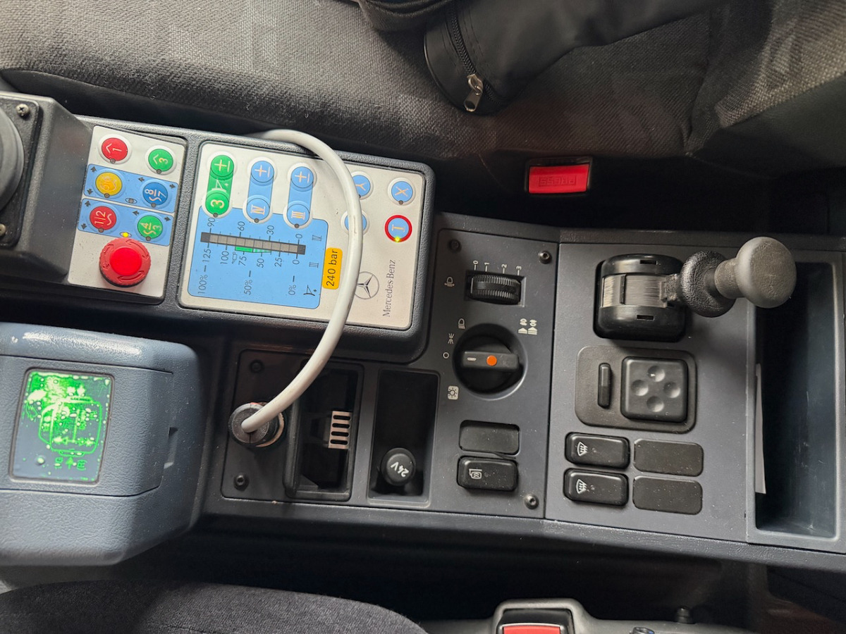 آلية المنفعة/ مركبة خاصة UNIMOG U300: صورة 15