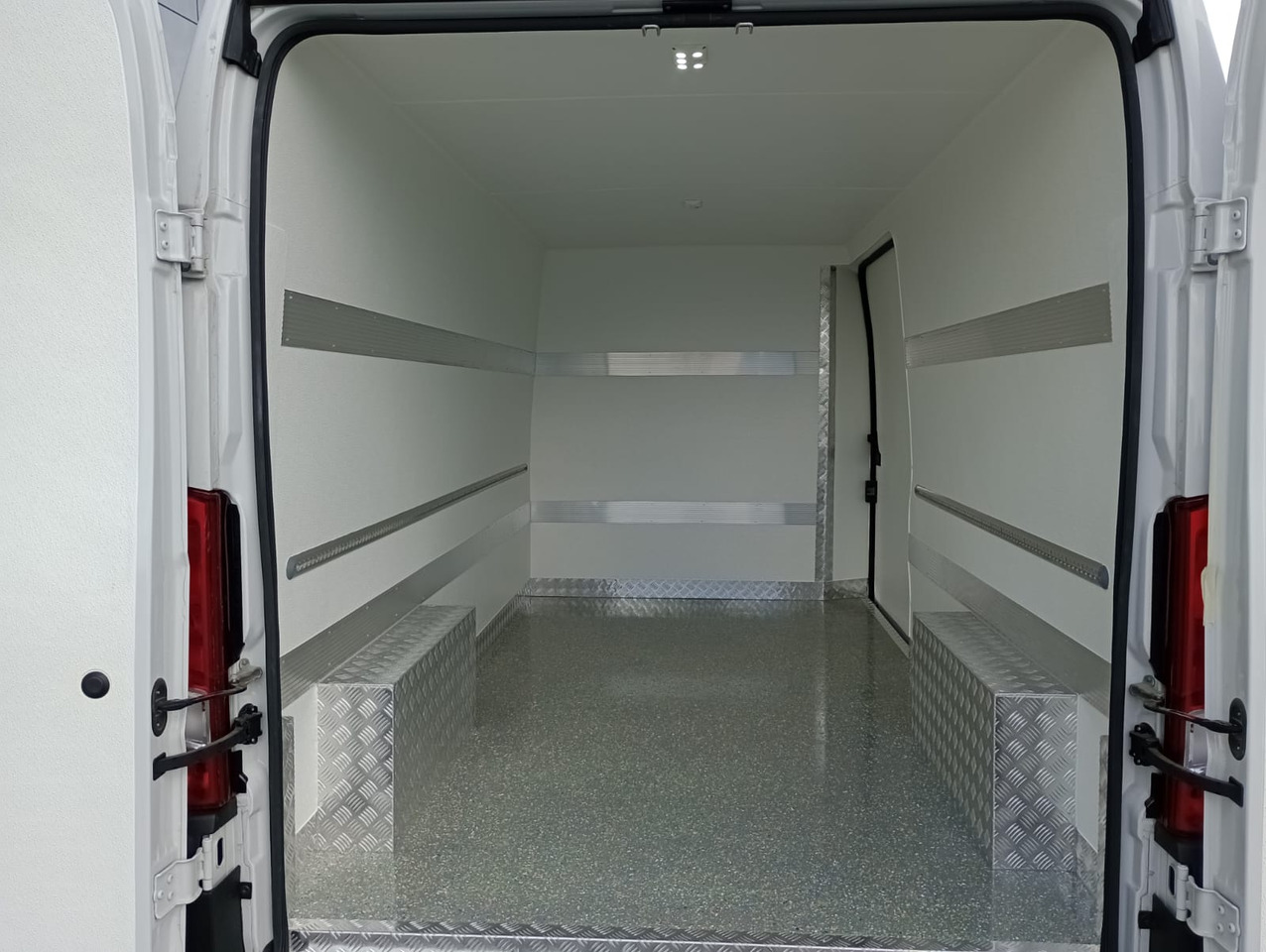Fiat Ducato 140 L3H2 Kühlkasten - شاحنة مُبرّدة للتوصيل: صورة 1 Fiat Ducato 140 L3H2 Kühlkasten - شاحنة مُبرّدة للتوصيل: صورة 1