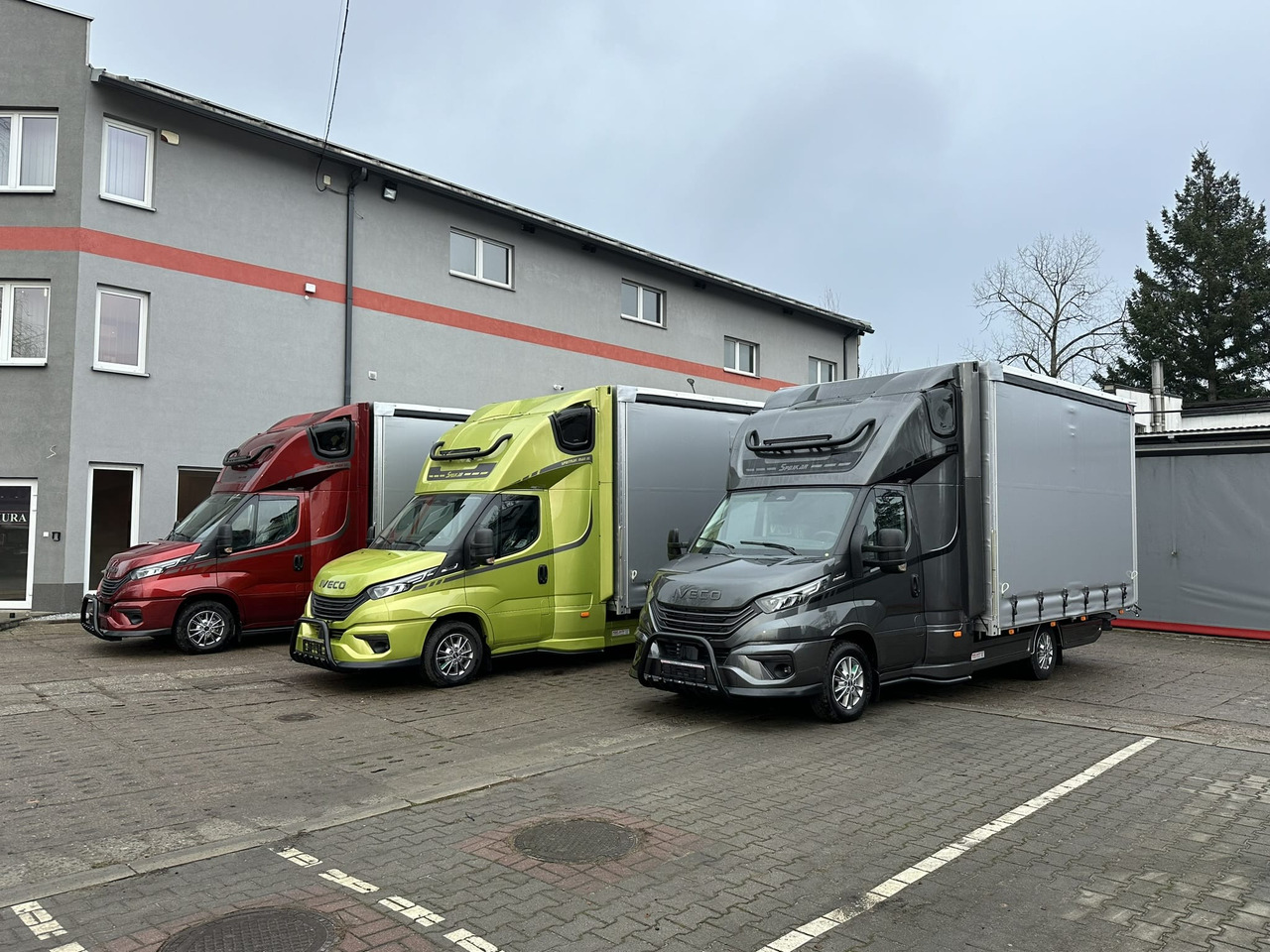 IVECO 35S18 A8 - شاحنة ستارة جانبية, الشاحنات الصغيرة كابينة مزدوجة: صورة 2 IVECO 35S18 A8 - شاحنة ستارة جانبية, الشاحنات الصغيرة كابينة مزدوجة: صورة 2