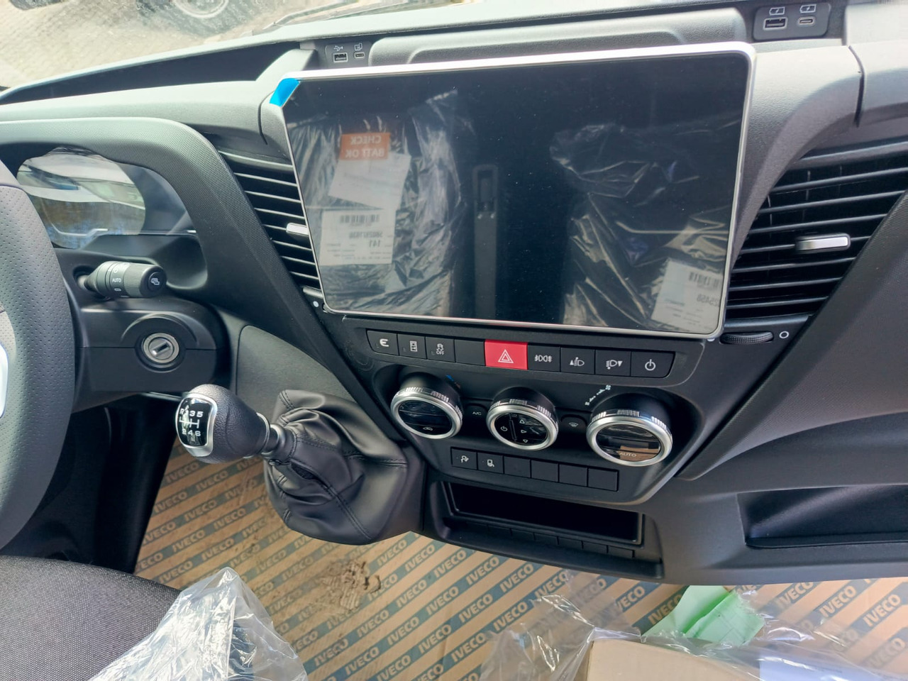 IVECO Daily 35 180 7-Sitzer - ميكروباص, الشاحنات الصغيرة كابينة مزدوجة: صورة 5 IVECO Daily 35 180 7-Sitzer - ميكروباص, الشاحنات الصغيرة كابينة مزدوجة: صورة 5