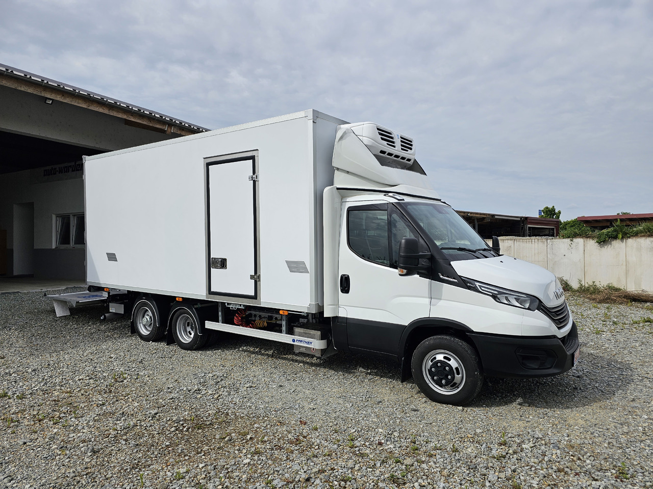 IVECO Daily BE-Truck 35S18H A8 180 PS Kühlkoffer 7.000kg Gesamtgewicht - شاحنة الفريزر: صورة 2 IVECO Daily BE-Truck 35S18H A8 180 PS Kühlkoffer 7.000kg Gesamtgewicht - شاحنة الفريزر: صورة 2