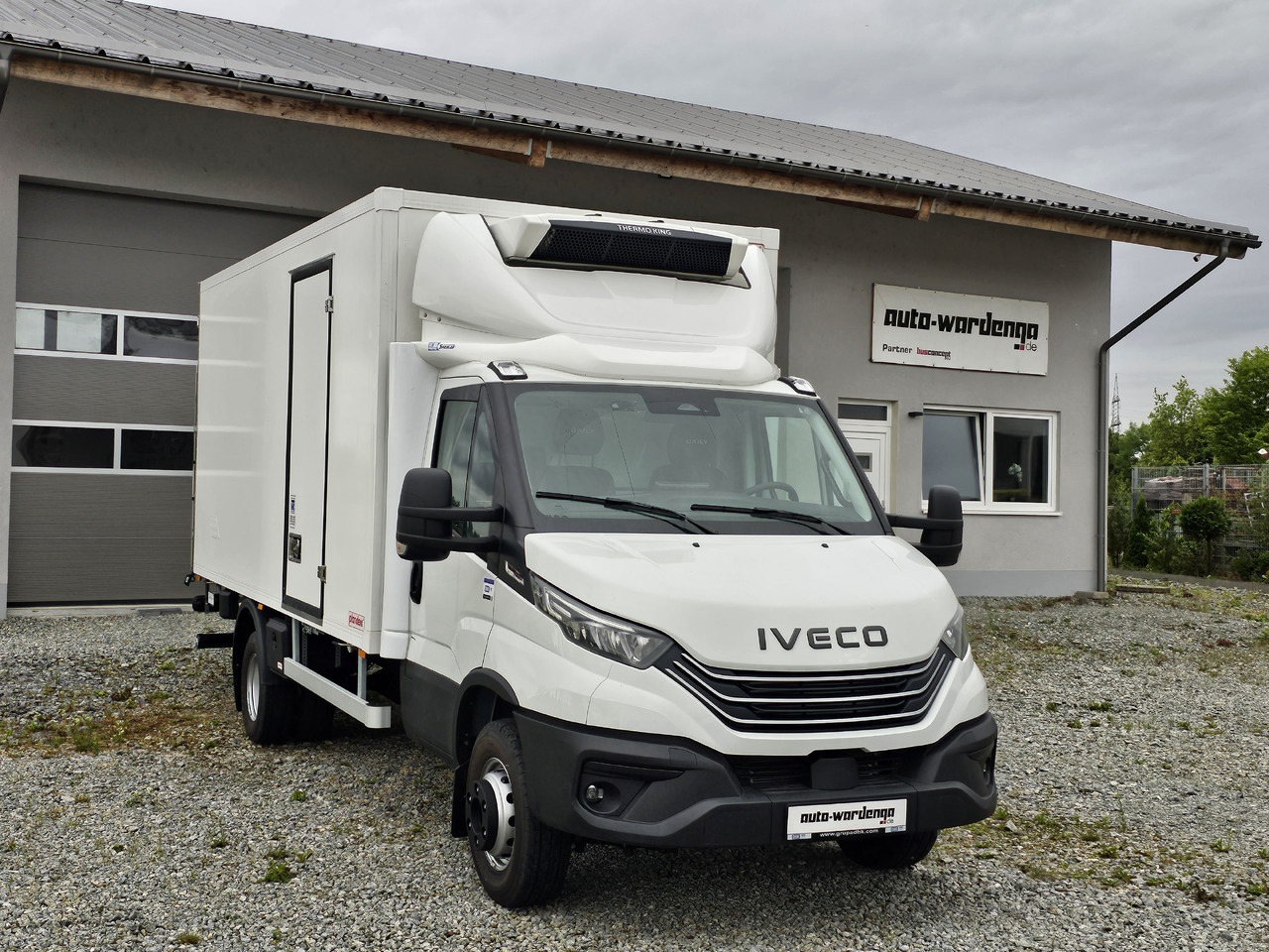 Iveco Daily 70C18 Kühlkoffer LBW BÃR - شاحنة مُبرّدة للتوصيل: صورة 1 Iveco Daily 70C18 Kühlkoffer LBW BÃR - شاحنة مُبرّدة للتوصيل: صورة 1