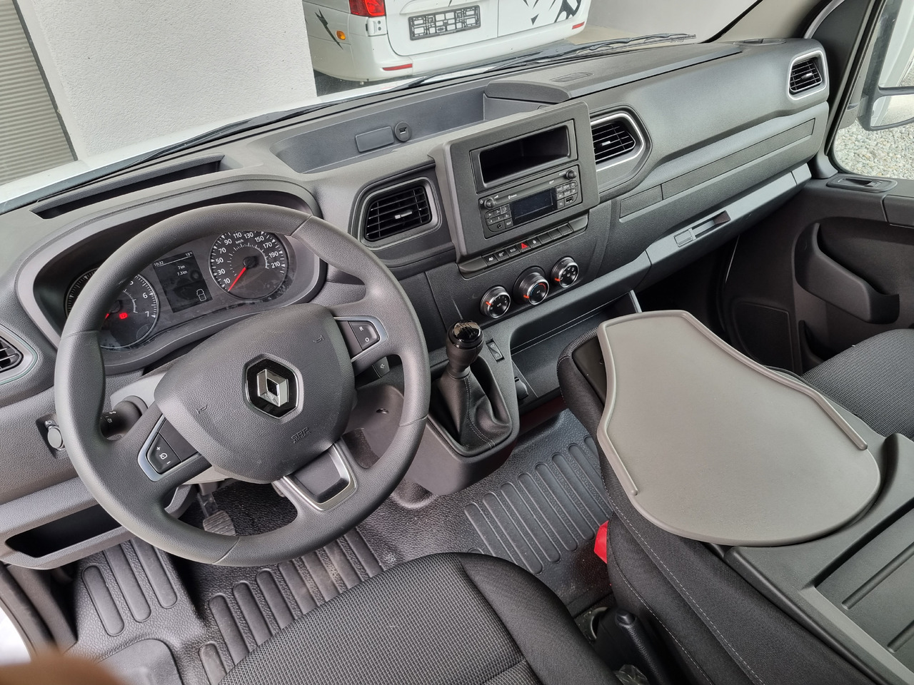 Renault Master 165 Koffer Platform Tiefrahmen - شاحنة مغلقة الصندوق: صورة 5 Renault Master 165 Koffer Platform Tiefrahmen - شاحنة مغلقة الصندوق: صورة 5