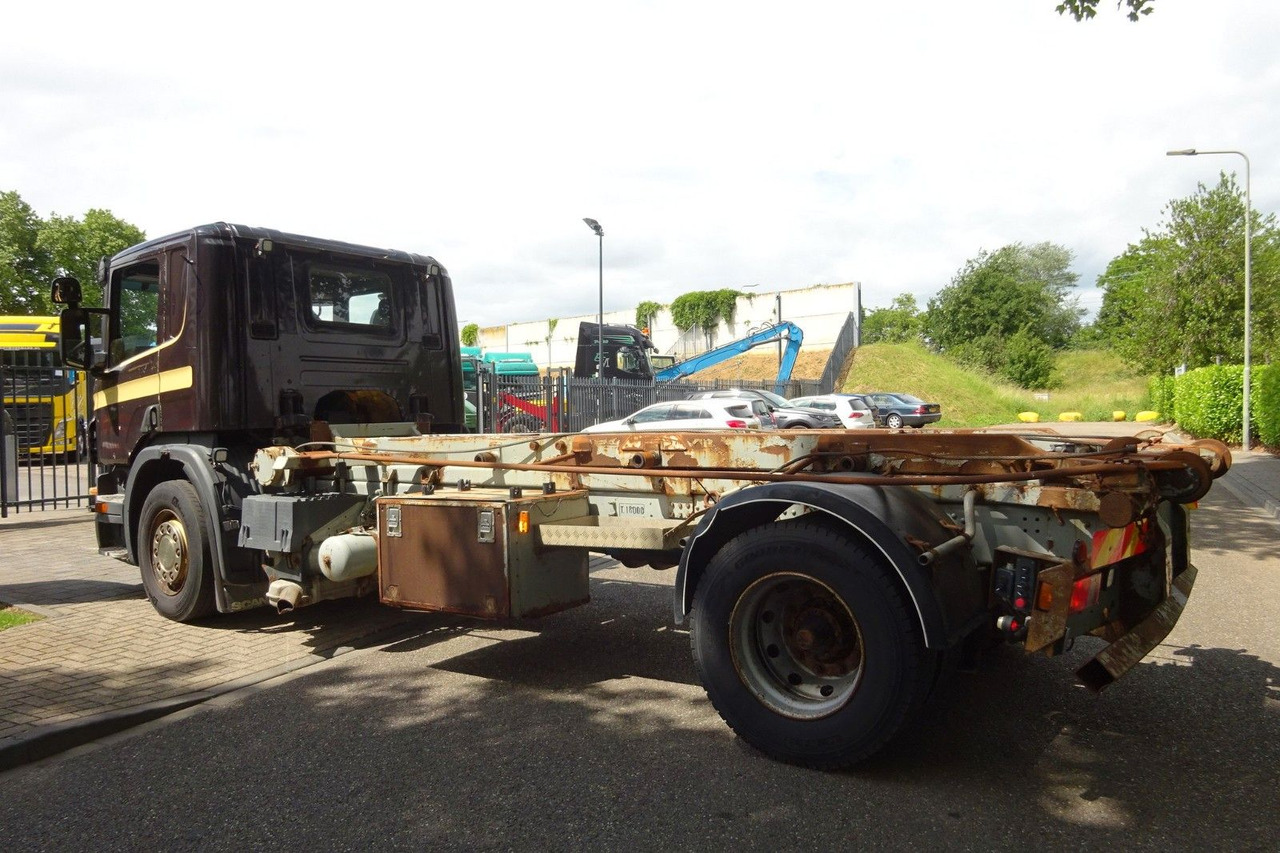 Scania P230 Cp16 - شاحنة ذات خطاف: صورة 4 Scania P230 Cp16 - شاحنة ذات خطاف: صورة 4